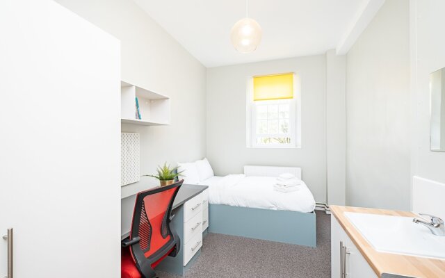 Modern Rooms And Studio In Westminster