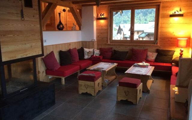 Luxurious Chalet in Vaujany French Alps with Balcony