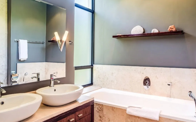 Delightful Rental w Sea Views Vadi Apartment