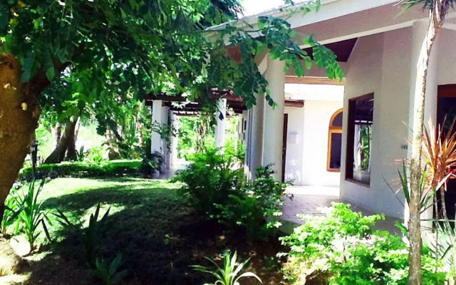 Wellesley Palms Hotel