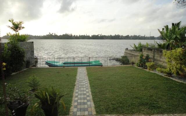 Sapara River Guest 600m Beach