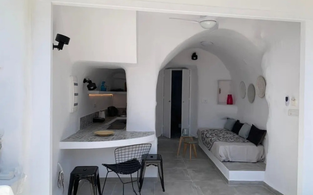 Timedrops Santorini Kallisti Villa Courtyard Suite