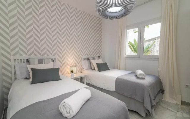 Whispering Palms Apartment