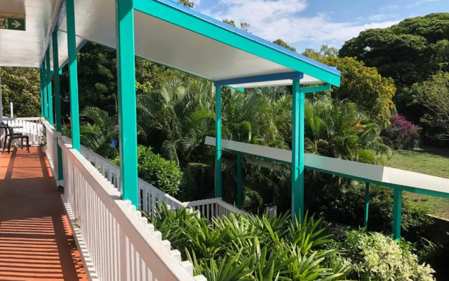 Tropical Palms Resort & 4WD Hire