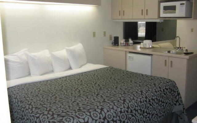 Days Inn & Suites Maryville