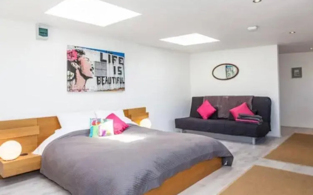 The Studio Christchurch B&B Luxury Garden Room