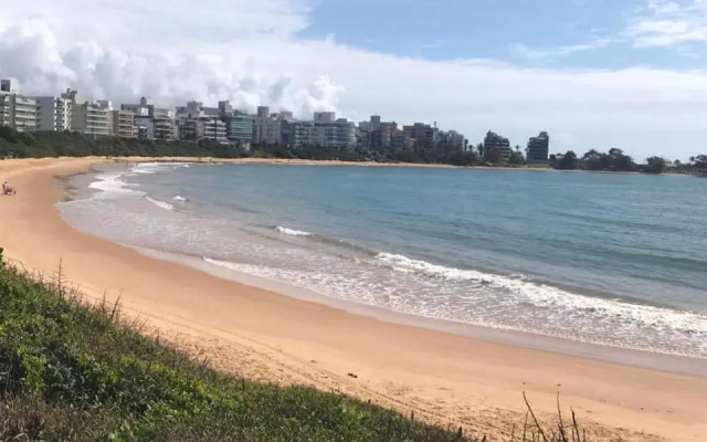 Apartamento peracanga com vista para o mar