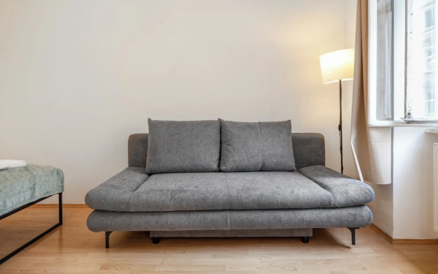 2BR Apt Near Stadthalle