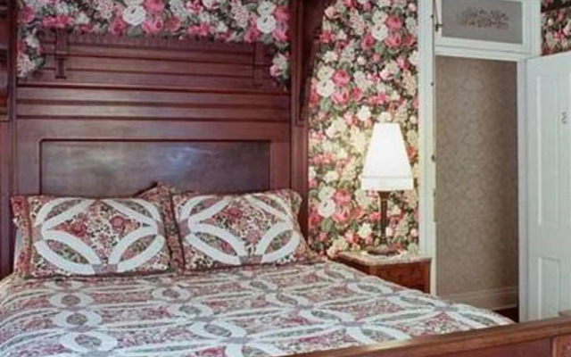 St. Elmo Hotel