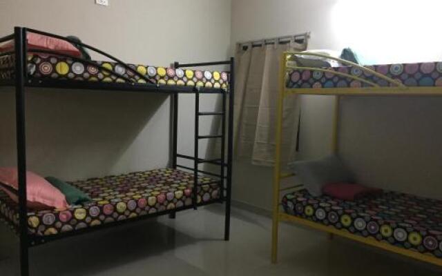 Beehive Travellers & Backpackers Hostel