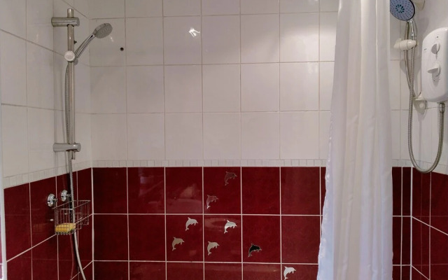 The Nest, an Immaculate 3-bed House in Walsall