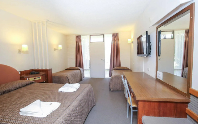 Sandors Motor Inn