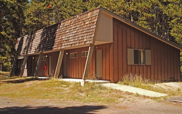 Lake Lodge Cabins - Inside the Park