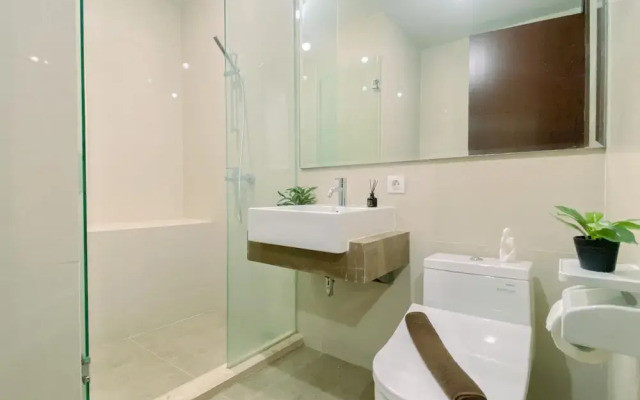 Homey And Modern 2Br At Casa Grande Residence Apartment