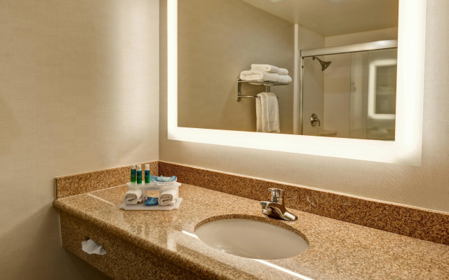 Holiday Inn Express Newport Beach by IHG