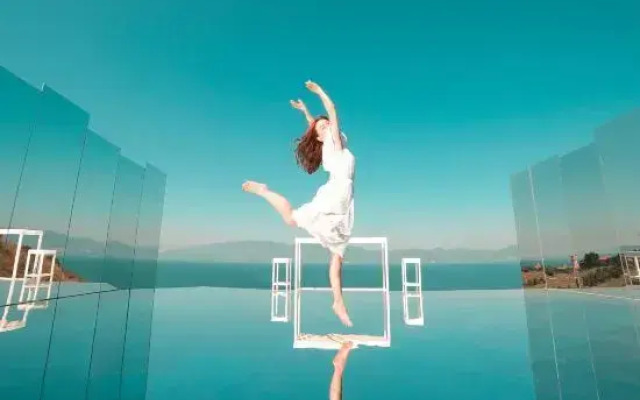 Fuxian Lake 25 Degree Blue Hotel