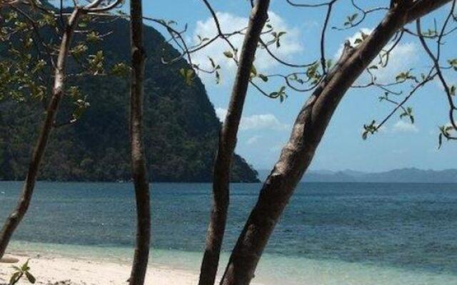 El Nido Floating Hotel