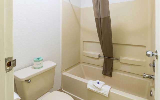 Motel 6 Dayton, OH - Englewood