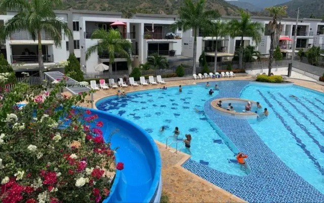 Apartamento vista piscina principal