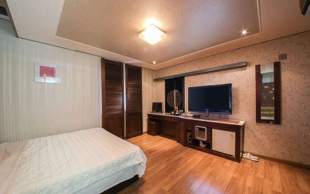 N Motel