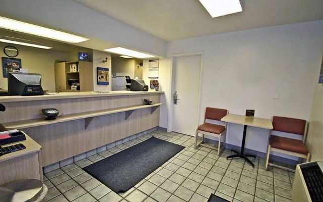 Motel 6 Manhattan Kansas