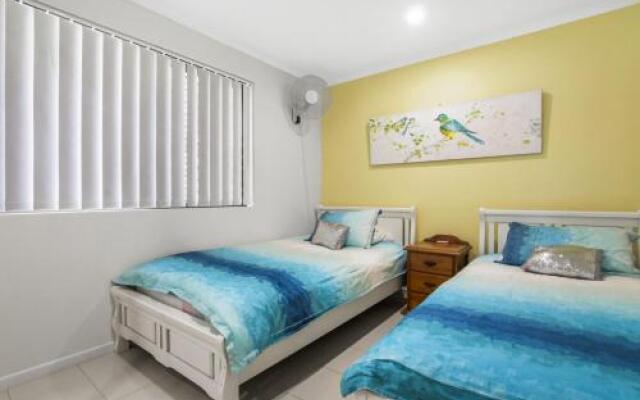 Golden Shores Unit 1, 21 Landsborough Parade