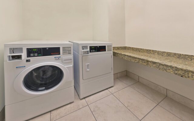 Holiday Inn Express Hotel & Suites Colby