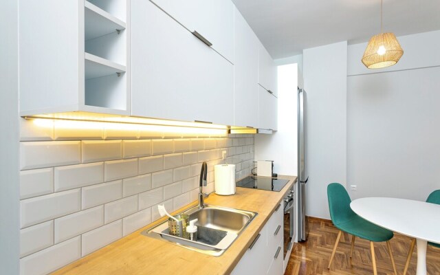 Trendy 2 bedroom Apartment 5min to metro