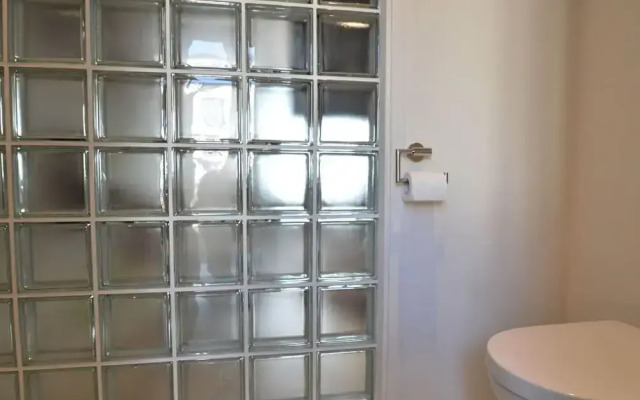 Rochehaut Hideaway With Tub