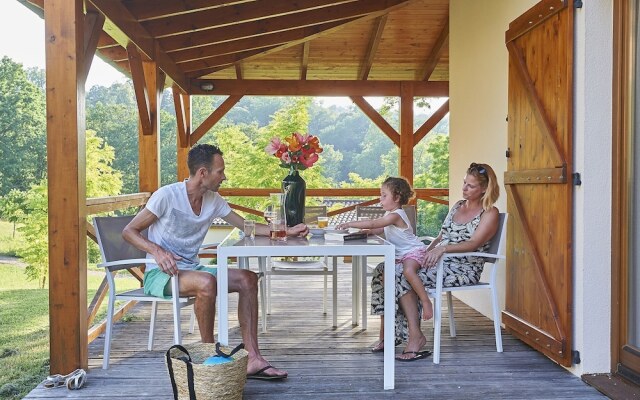 Charming House With a Covered Terrace Near Gourdon