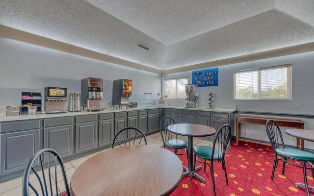 American Inn and Suites Dundee