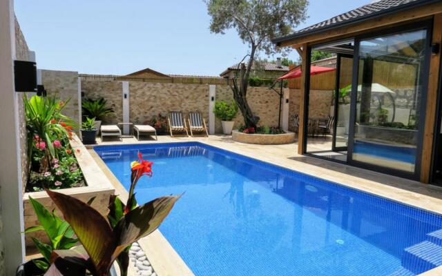 Marvelous Villa with Jacuzzi and Pool in Kalkan