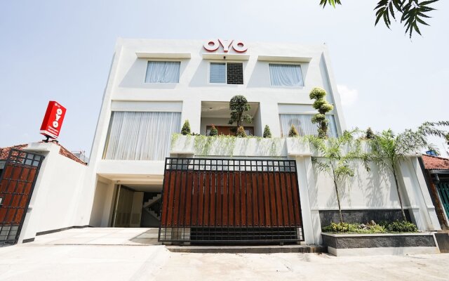 OYO 747 Cipunegara Residence