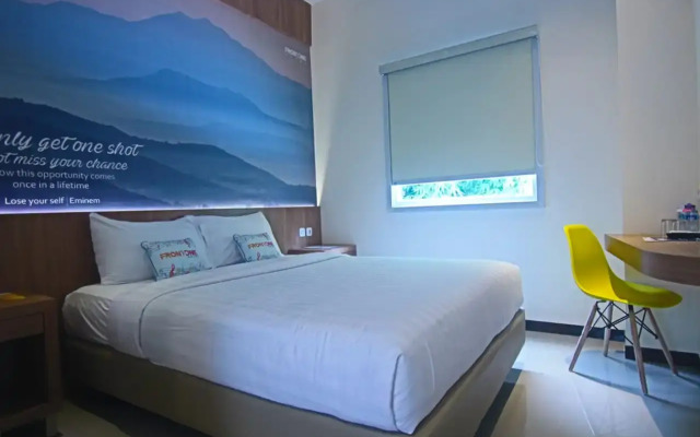 Front One Hotel Airport Solo