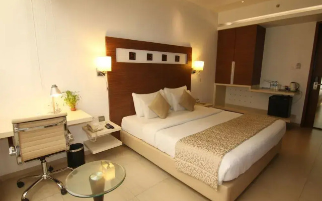 OYO Premium Andheri East Seepz