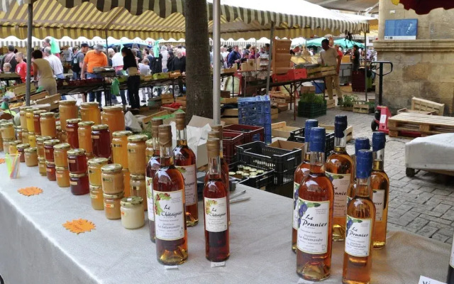 Renovated house with private swimming pool, close to Villefranche-du-Périgord.