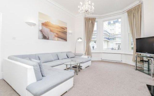 3 Queens Gardens Sea View Apartment