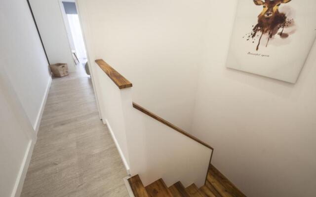 WelcomeBuddy - ANCO 56 - Cozy Retreat with Terrace