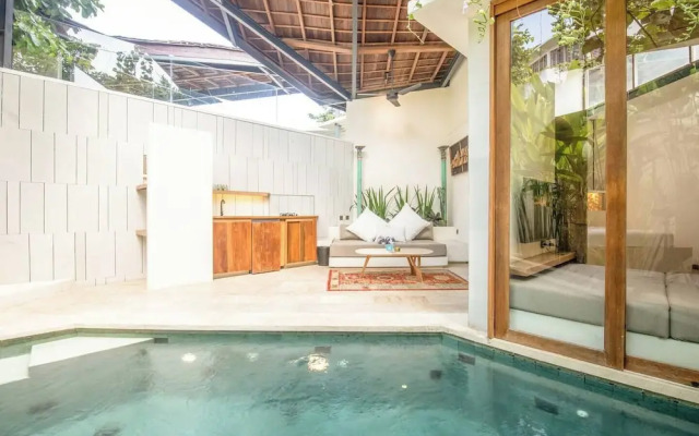 Contemporary 2-br Art Deco Villa, 800m to Beach