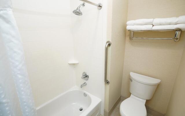 Holiday Inn Express & Suites Canyonville