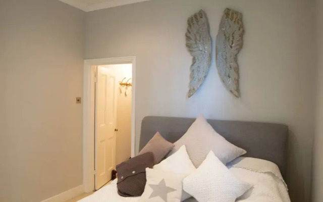 Stunning First Floor Flat In Excellent Location