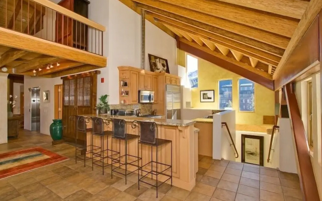 Downtown Penthouse 4 Bedroom Condo