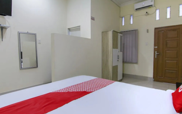 Ratu Residence by OYO Rooms