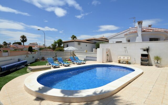 Villa With Private Swimming Pool in Queseda