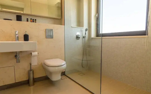 Luxury Villa Mirror - 200meters From The Beach!