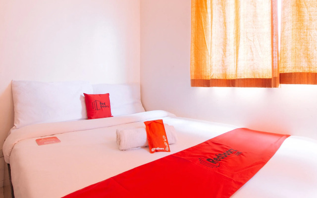 RedDoorz @ Jardin LRT Tayuman Manila