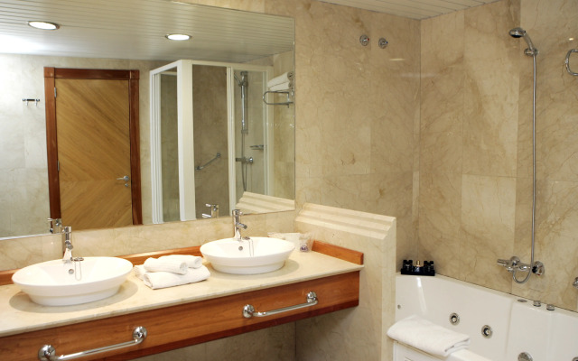 Hotel La Laguna Spa And Golf