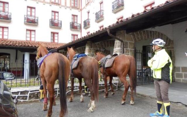 Hostal Ayestaran I