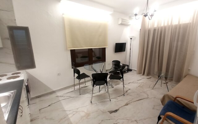 Salonikiou Beach Deluxe Apartments