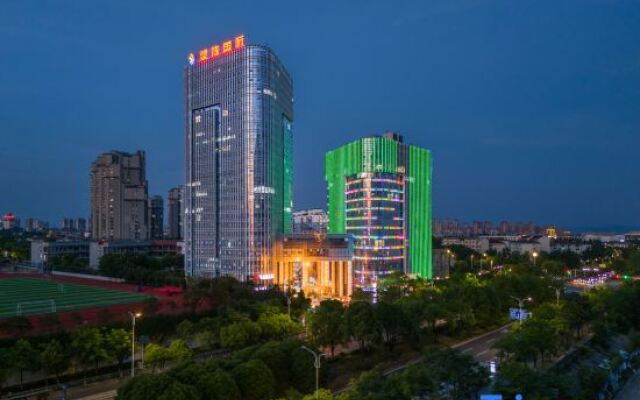 Xuancheng Fenglai Hotel (Wanling Lake Scenic Area Wanda Plaza)